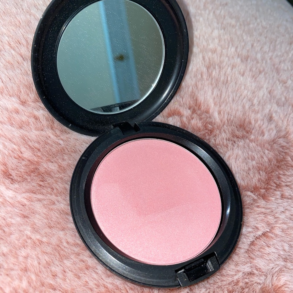 MAC beauty powder